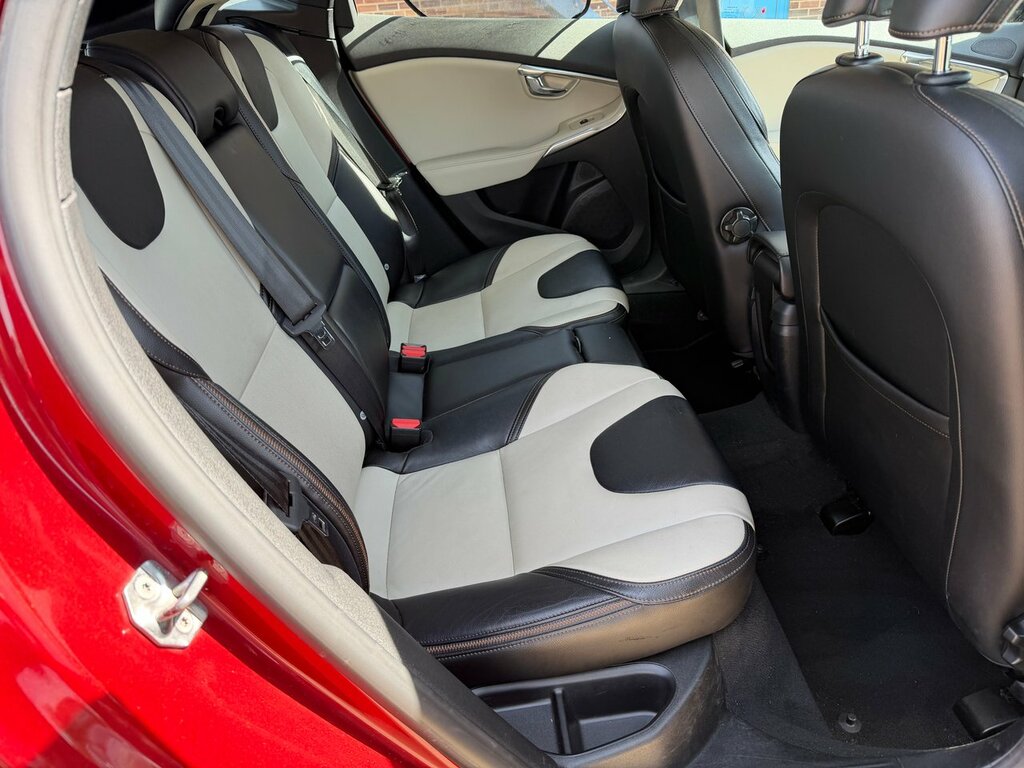 Volvo V40 Cross Country T5 Pro Hatchback Black #8