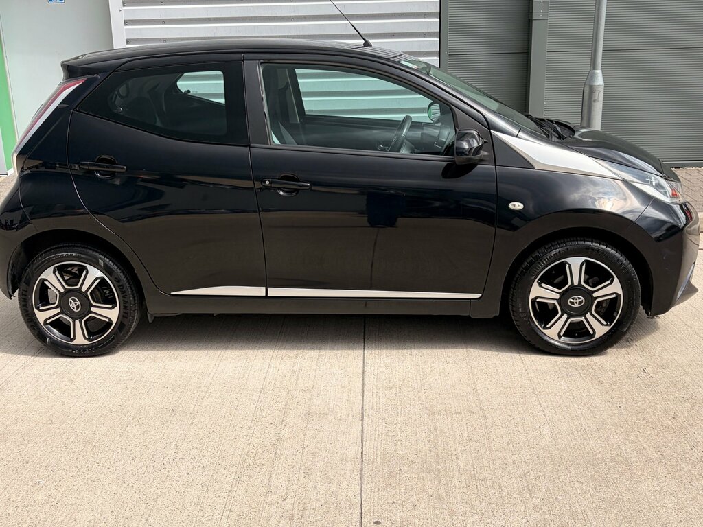 Toyota Aygo 1.0 Vvt-i X-clusiv Hatchback Eur Black #2