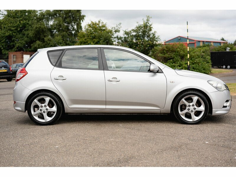 Kia Ceed Crdi 3 Silver #6