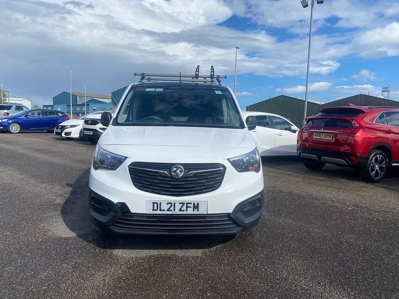 Vauxhall Combo Turbo D 2300 Dynamic White #2