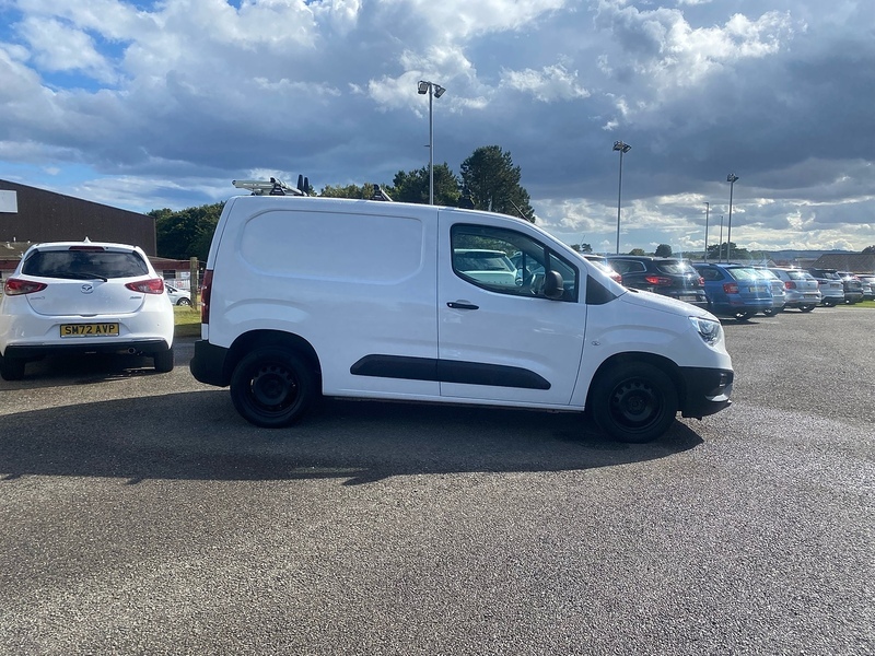 Vauxhall Combo Turbo D 2300 Dynamic White #4