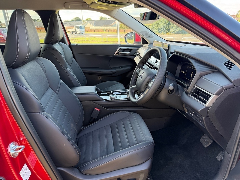 Mitsubishi Outlander Nativa Red #2