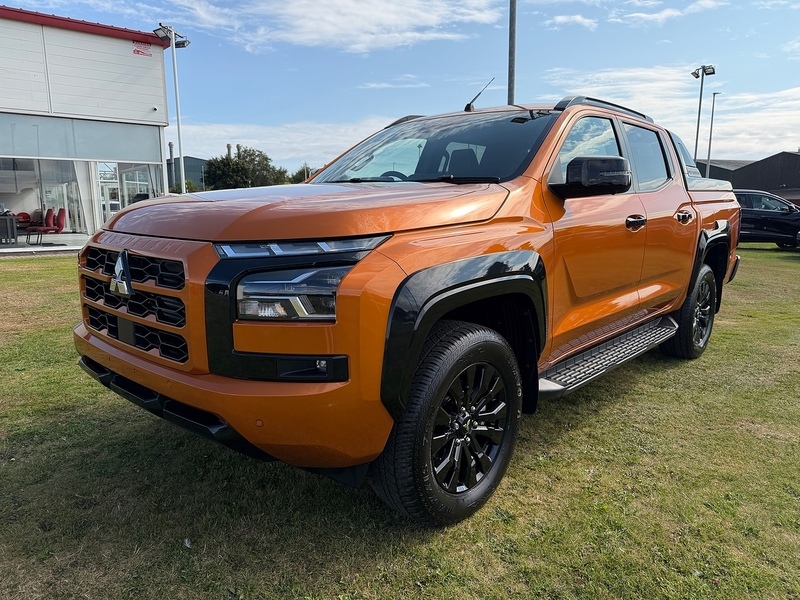 Mitsubishi L200 Barbarian Orange