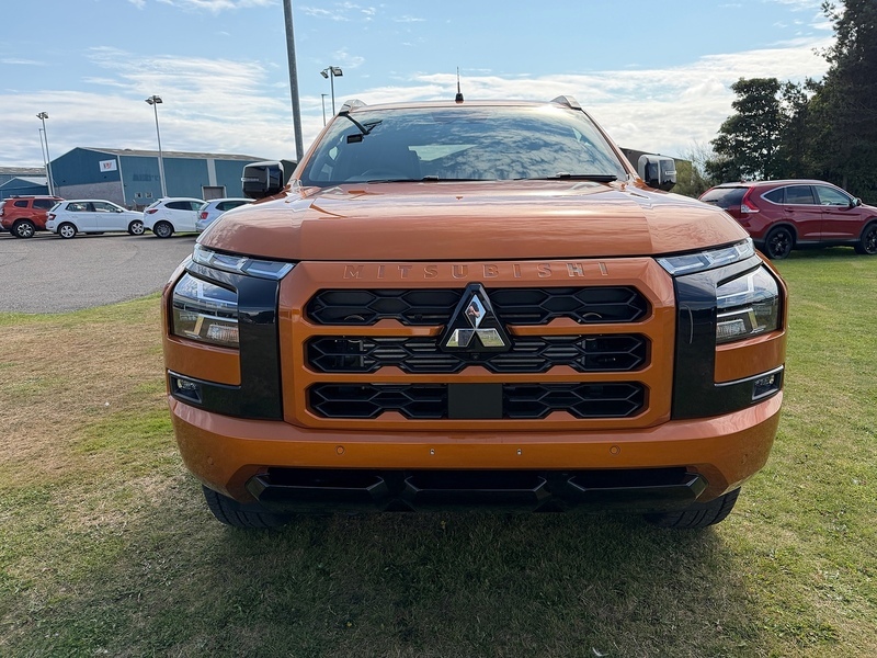 Mitsubishi L200 Barbarian Orange #5