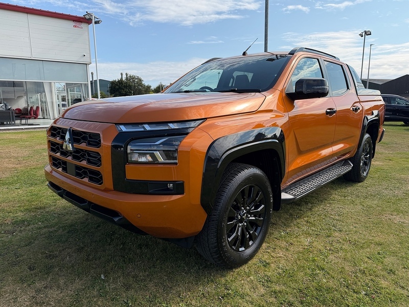 Mitsubishi L200 Barbarian Orange #4