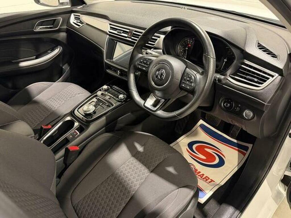 MG MG5 Estate White #4