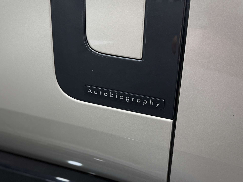 Land Rover Range Rover P550e Autobiography Green #47