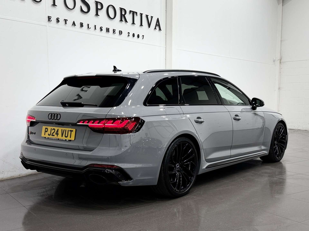 Audi RS4 2.9 L Rs 4 Carbon Black Tfsi 4Wd #3