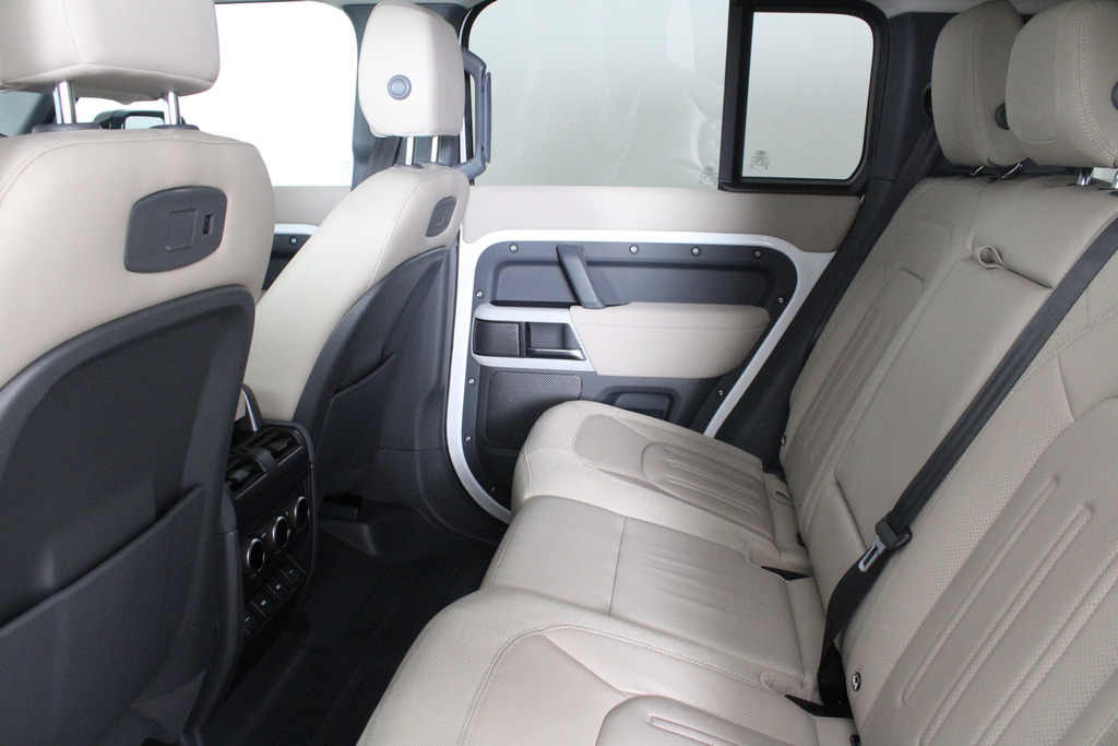 Land Rover Defender 110 2.0 D240 Se 110 6 Seat Black #46