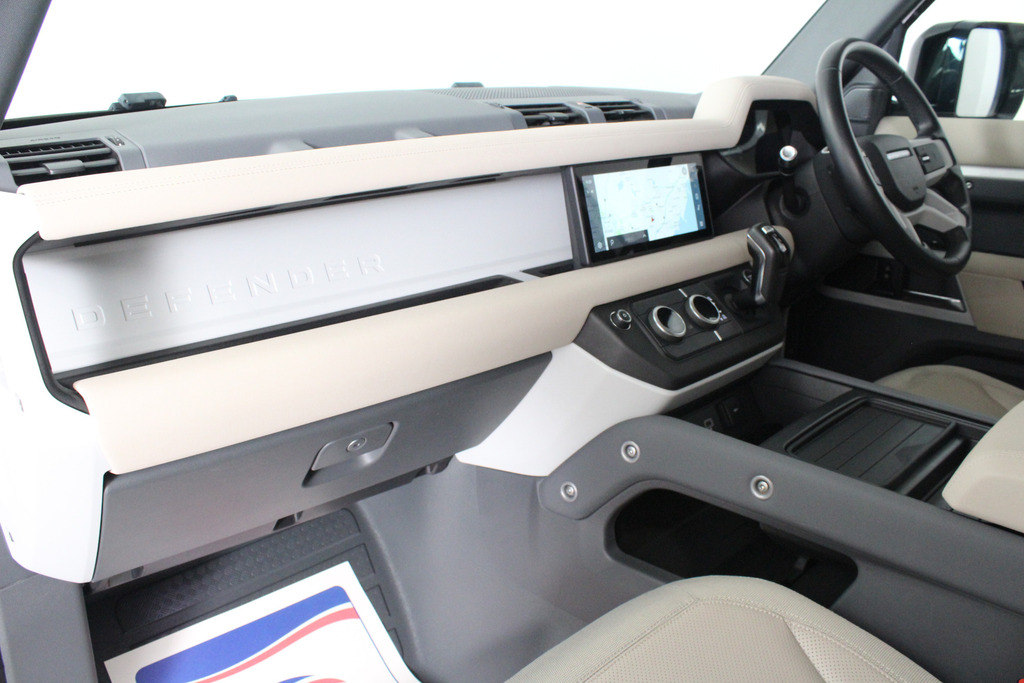Land Rover Defender 110 2.0 D240 Se 110 6 Seat Black #40