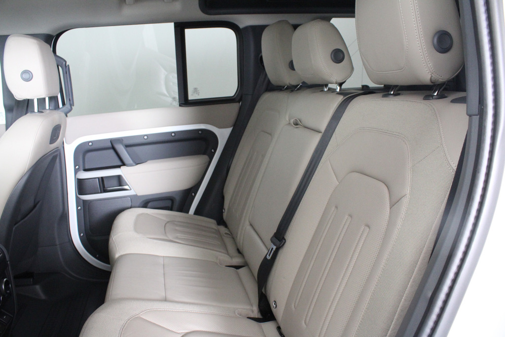 Land Rover Defender 110 2.0 D240 Se 110 6 Seat Black #47