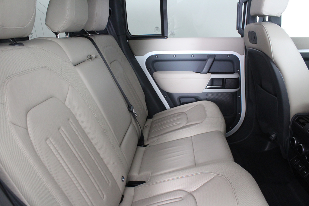 Land Rover Defender 110 2.0 D240 Se 110 6 Seat Black #49