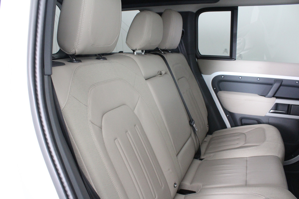 Land Rover Defender 110 2.0 D240 Se 110 6 Seat Black #48