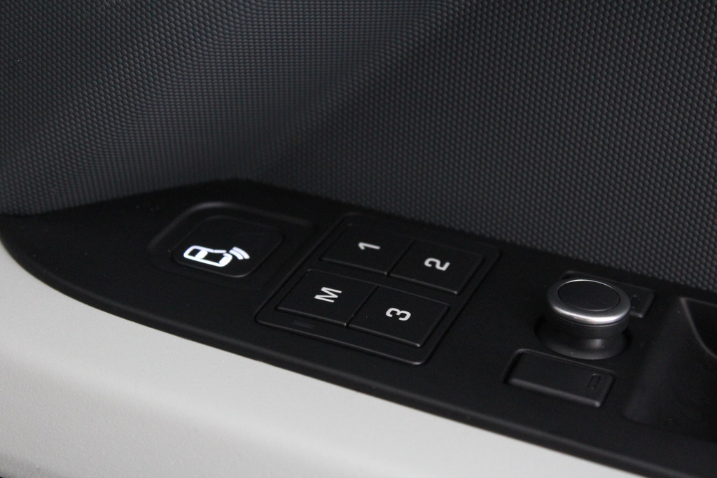 Land Rover Defender 110 2.0 D240 Se 110 6 Seat Black #37