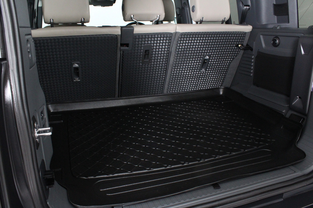 Land Rover Defender 110 2.0 D240 Se 110 6 Seat Black #63