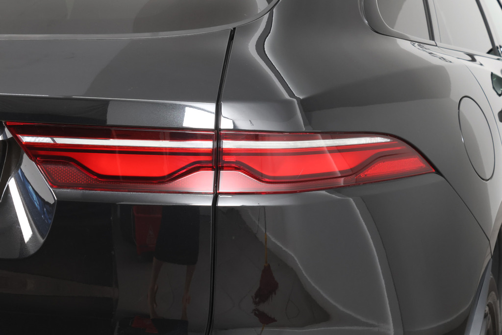 Jaguar F-Pace 5.0 P550 V8 Svr Suv Quickshift Awd Euro Red #71