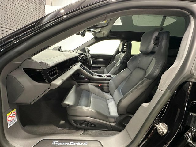 Porsche Taycan Plus 93.4Kwh Turbo S Black #2