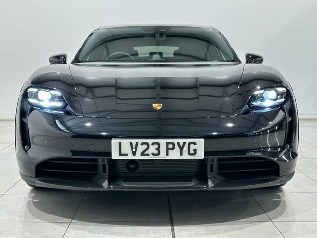Porsche Taycan Plus 93.4Kwh Turbo S Black #3