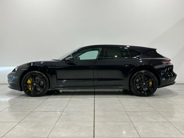 Porsche Taycan Plus 93.4Kwh Turbo S Black #6