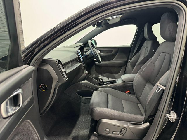 Volvo XC40 69Kwh Plus Black #2