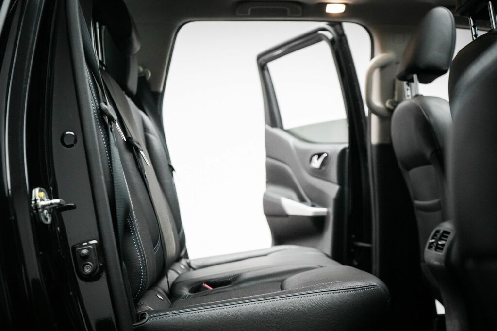 Nissan Navara Navara Double Cab Pick Up Tekna 2.3Dci 190 Tt 4Wd Grey #31