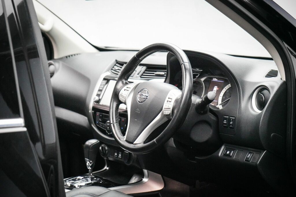 Nissan Navara Navara Double Cab Pick Up Tekna 2.3Dci 190 Tt 4Wd Grey #28