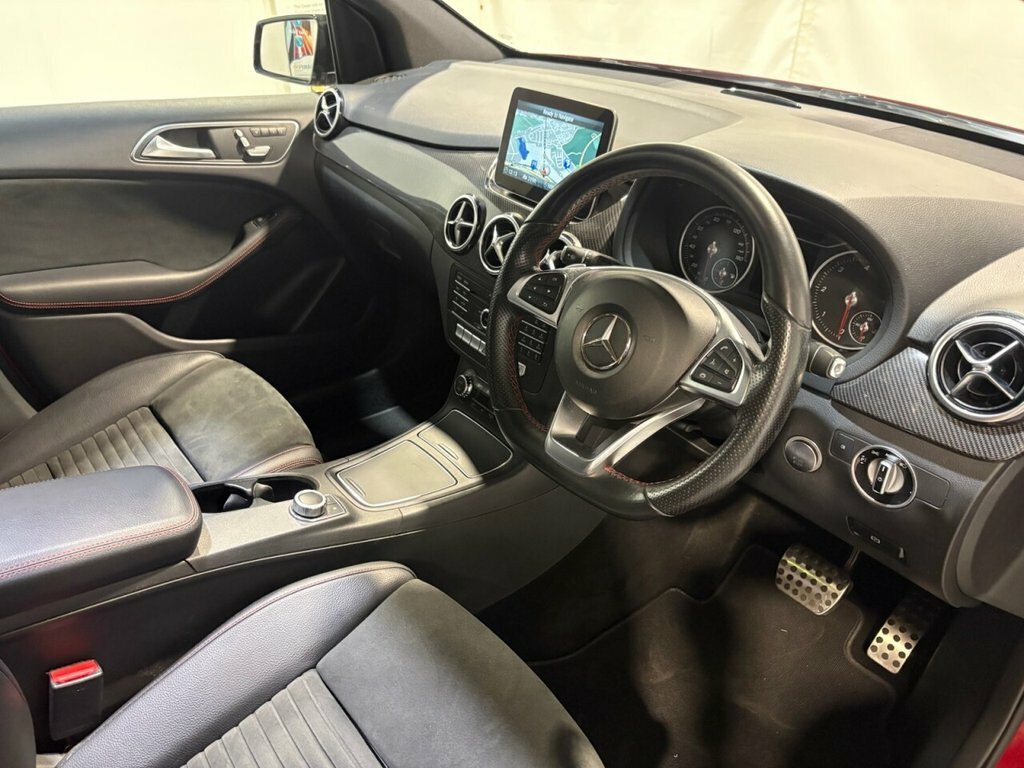 Mercedes-Benz B Class 2.1L Amg Line Red #4