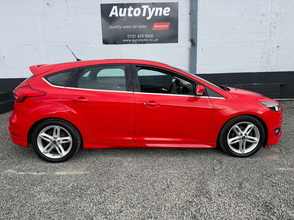 Ford Focus 1.0T Ecoboost Zetec S Hatchback Euro NA15OUH Red #4