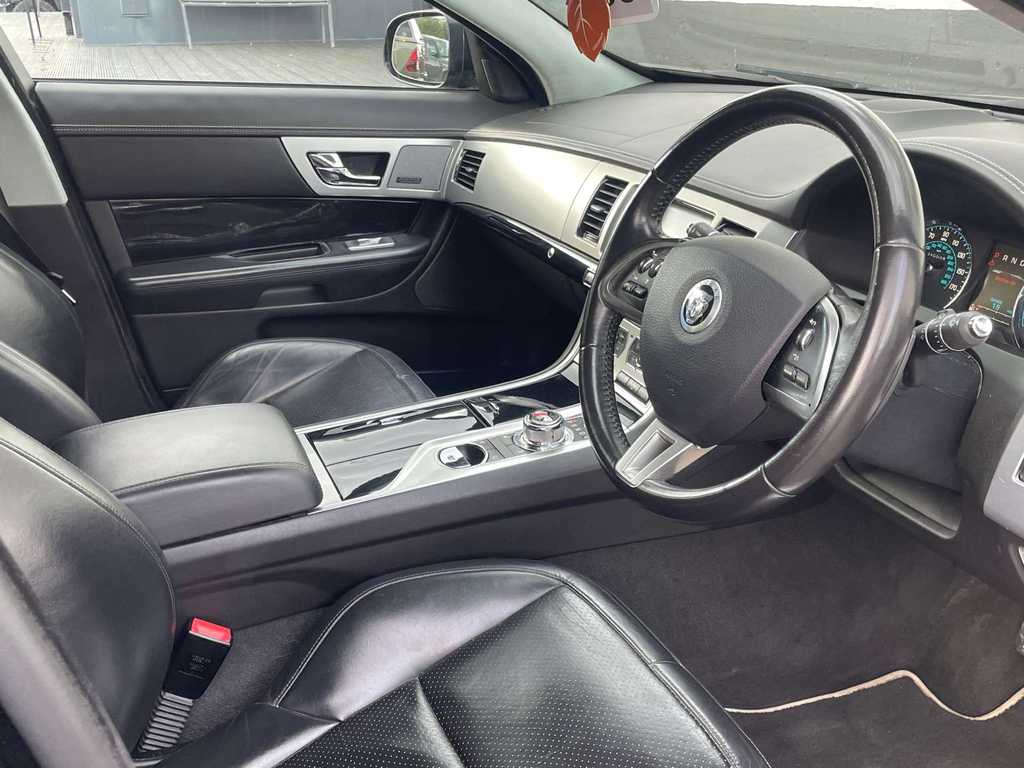 Jaguar XF Jaguar Saloon 3.0D V6 Premium Luxury Au Black #16