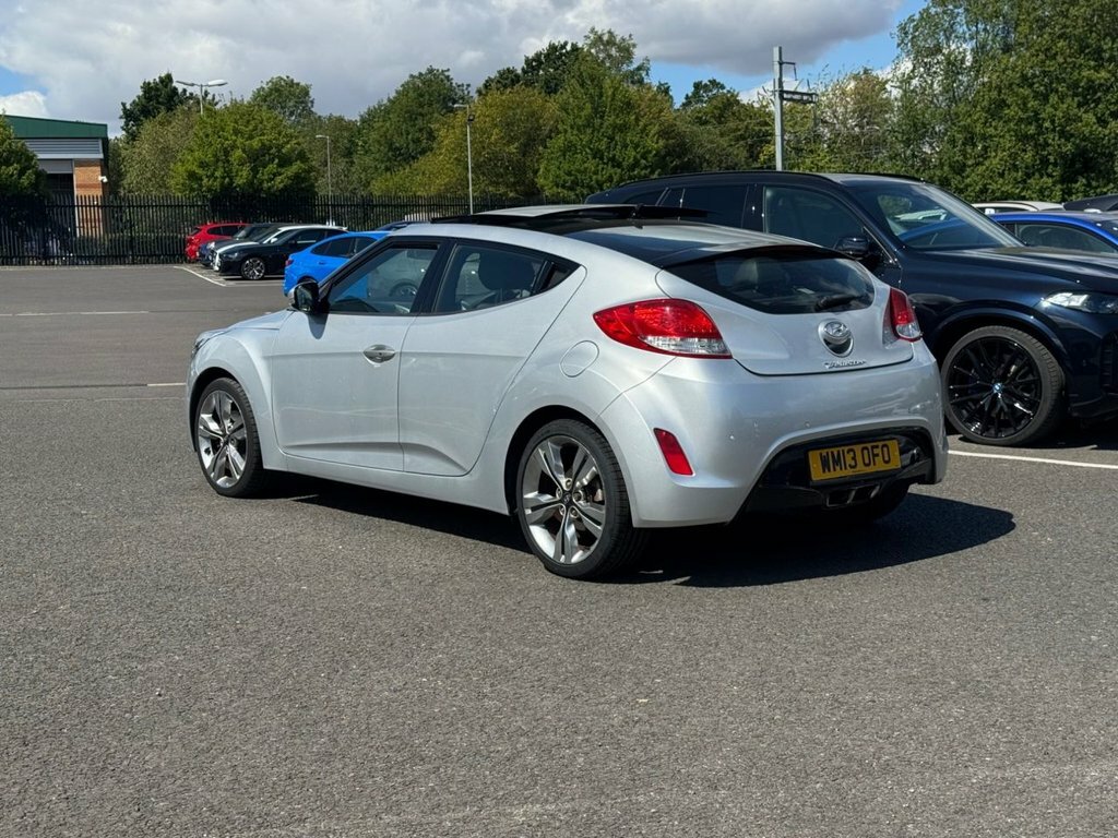 Hyundai Veloster 1.6L Sport Silver #4