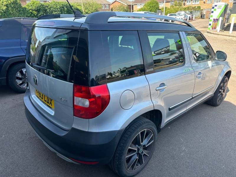 Skoda Yeti 2.0 Tdi Cr 140 Adventure 4X4 Silver #3