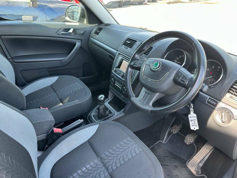 Skoda Yeti 2.0 Tdi Cr 140 Adventure 4X4 Silver #5
