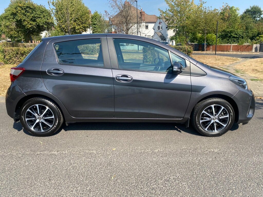 Toyota Yaris 1.5 Vvt-i Icon Tech Euro 6 Grey #4
