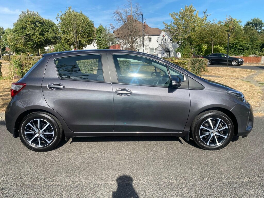 Toyota Yaris 1.5 Vvt-i Icon Tech Euro 6 Grey #4