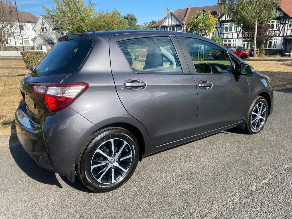 Toyota Yaris 1.5 Vvt-i Icon Tech Euro 6 Grey #5