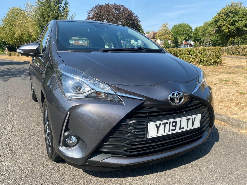 Toyota Yaris 1.5 Vvt-i Icon Tech Euro 6 Grey
