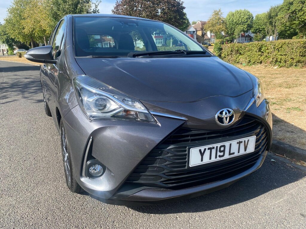Toyota Yaris 1.5 Vvt-i Icon Tech Euro 6 Grey