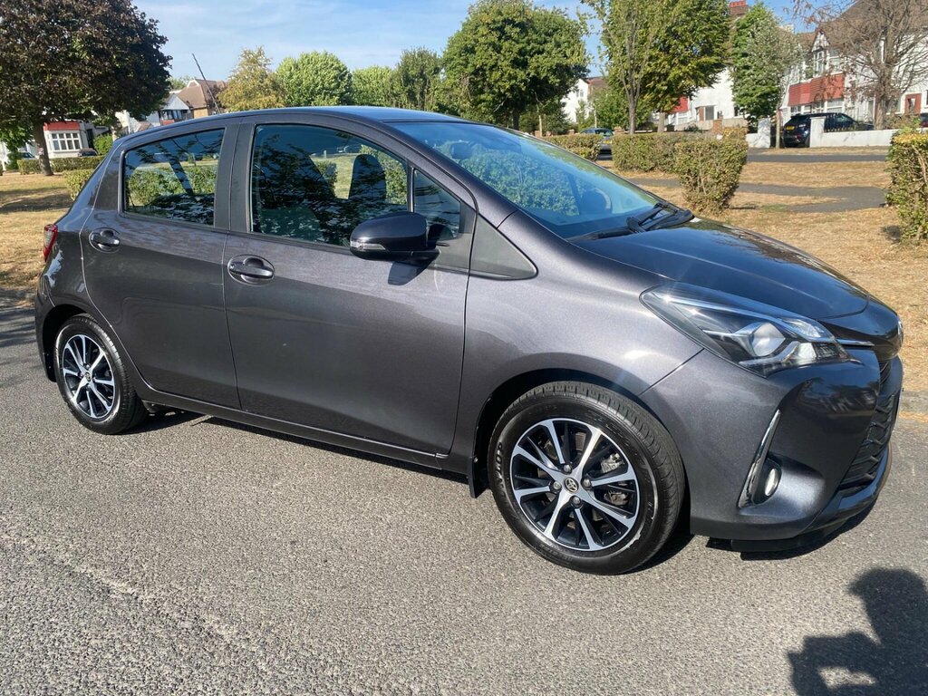 Toyota Yaris 1.5 Vvt-i Icon Tech Euro 6 Grey #3