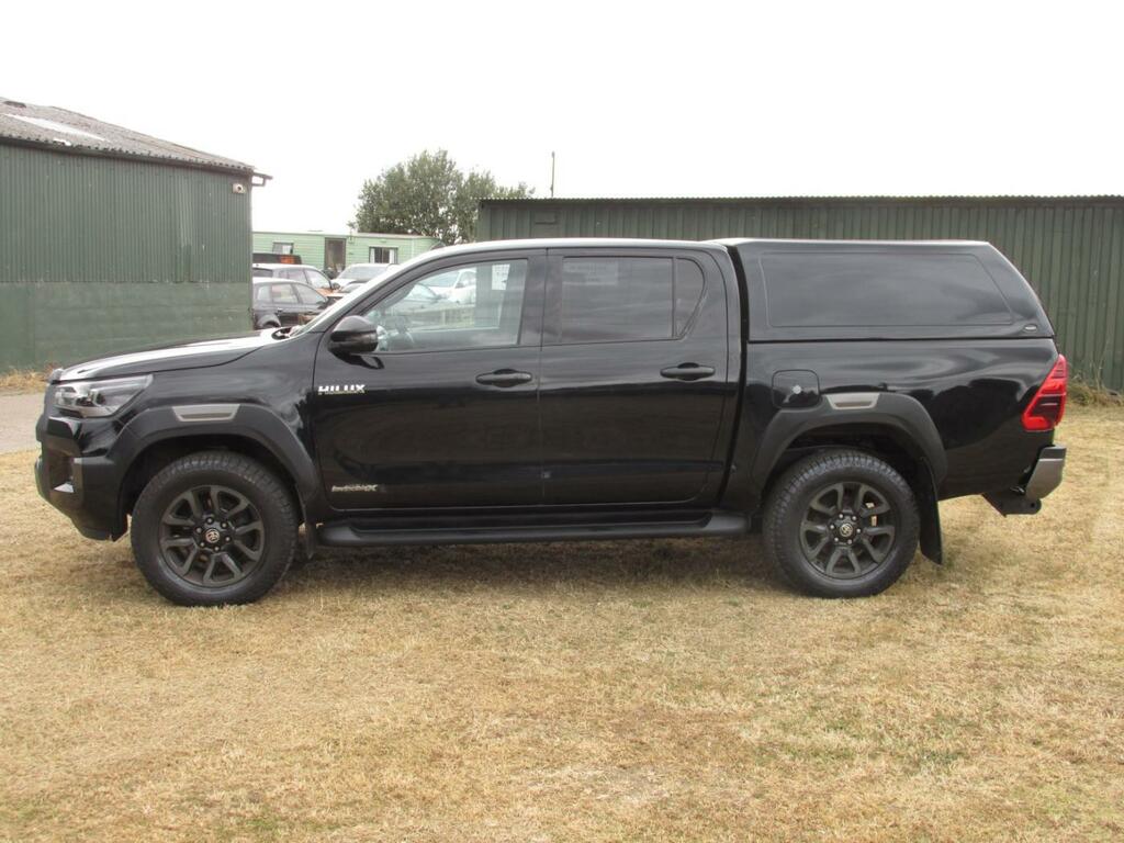 Toyota HILUX Invincible X 4X4 2.8 D-4d Dcb Black #4