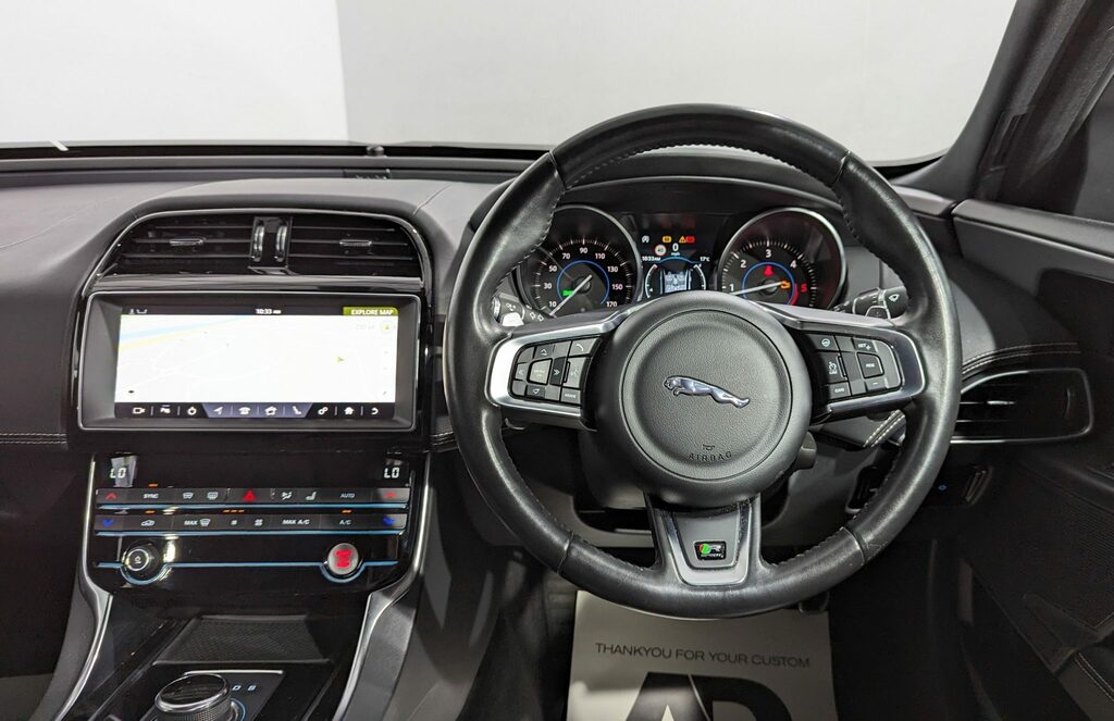 Jaguar XE 2.0 I4 180Ps R-sport Red #7