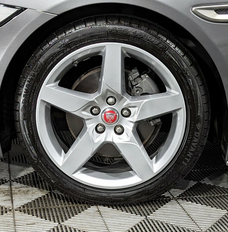 Jaguar XE 2.0 I4 180Ps R-sport Red #9
