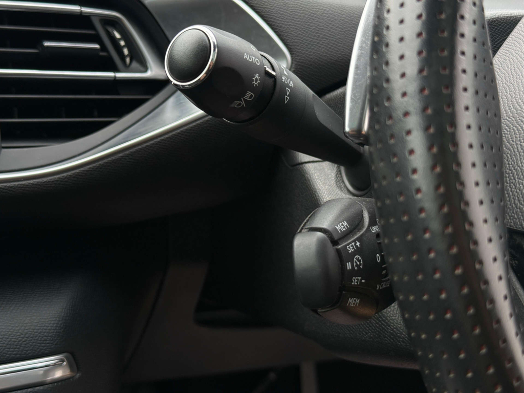 Peugeot 308 308 Active Blue Hdi Ss White #55