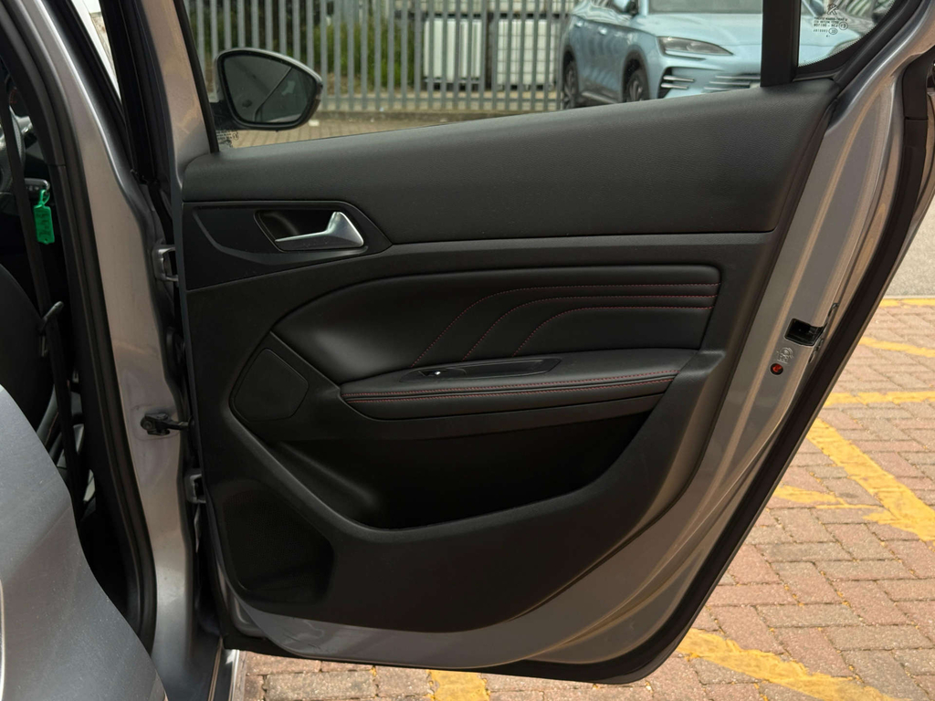 Peugeot 308 308 Active Blue Hdi Ss White #28