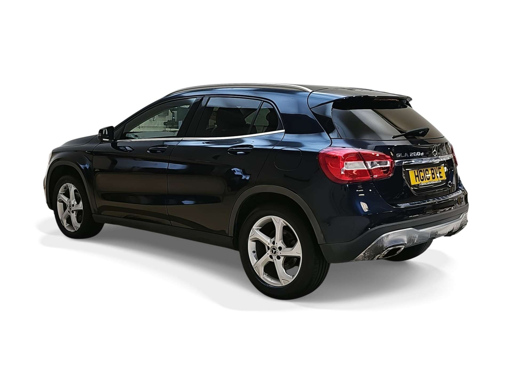 Mercedes-Benz GLA Class 1.6L Gla 180 Urban Edition 121 Bhp Red #4