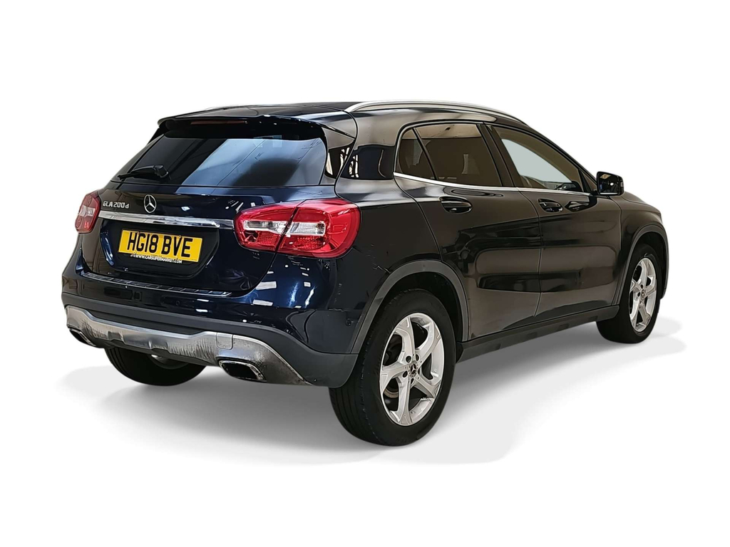 Mercedes-Benz GLA Class 1.6L Gla 180 Urban Edition 121 Bhp Red #6