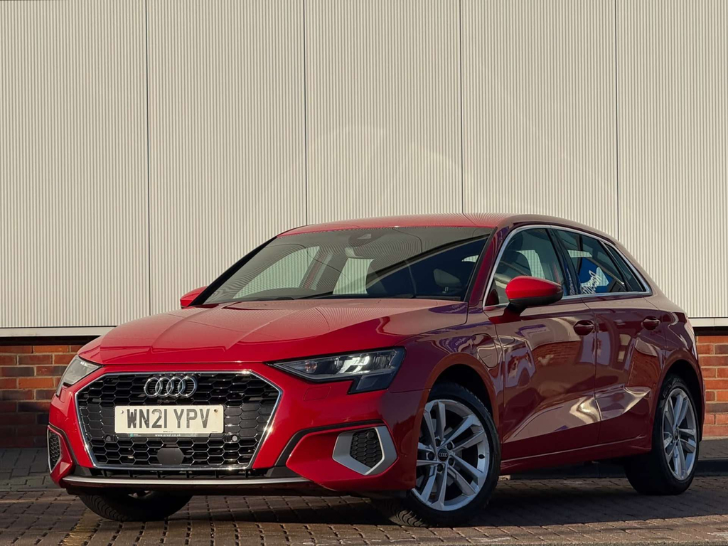 Audi A3 Sportback 40 Tfsi E Sport Red #3