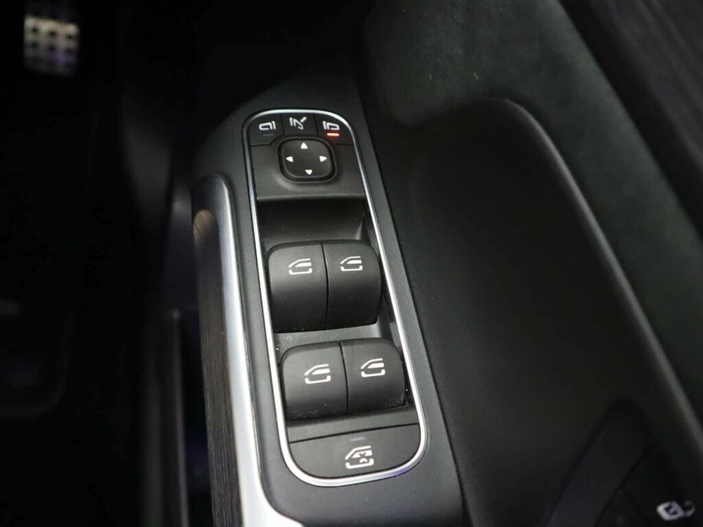 Mercedes-Benz EQB Eqb 300 Amg Line Premium 4Matic Black #27