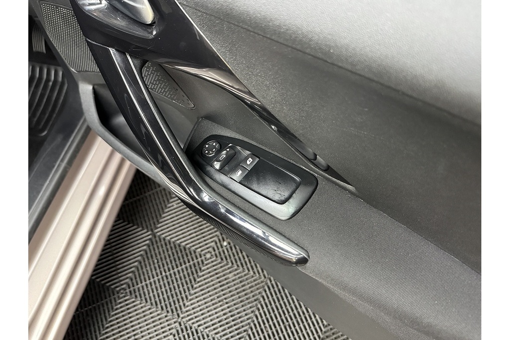 Peugeot 208 1.2 Vti Active Euro #25