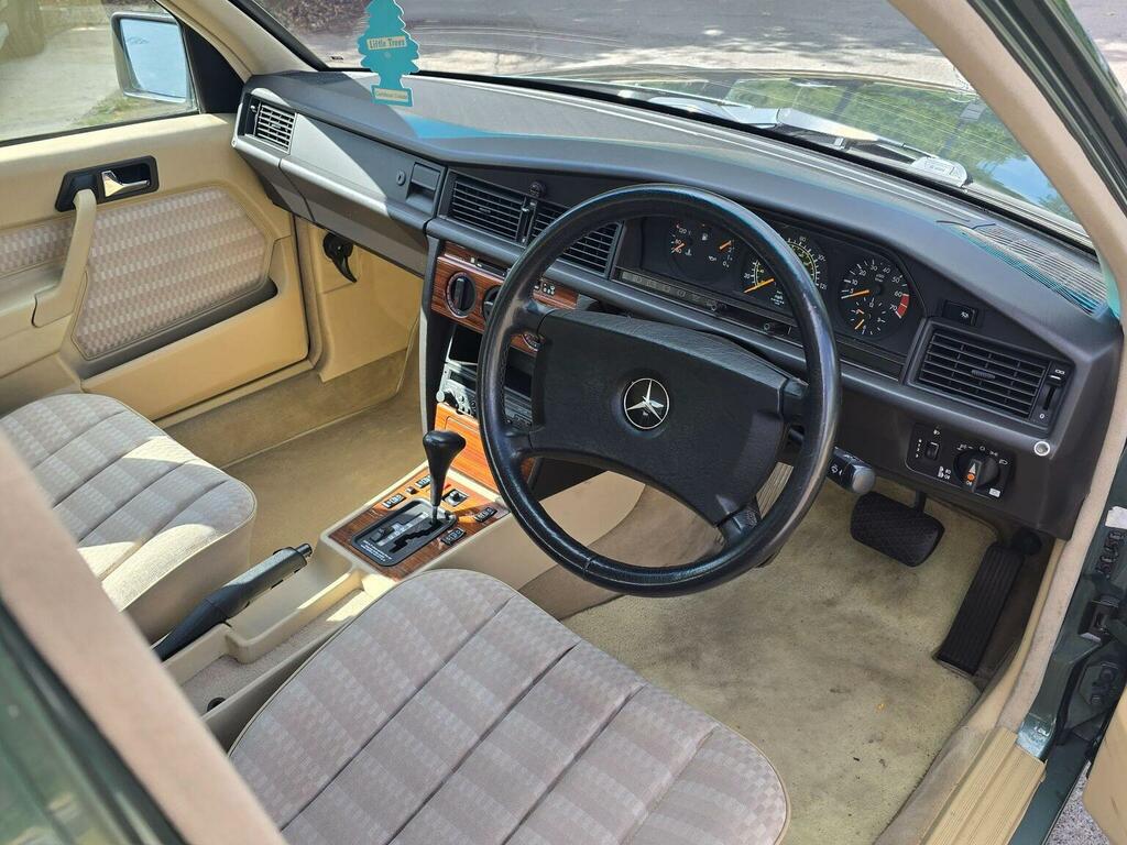 Mercedes-Benz 190 Saloon 2.0 E 1993K #4