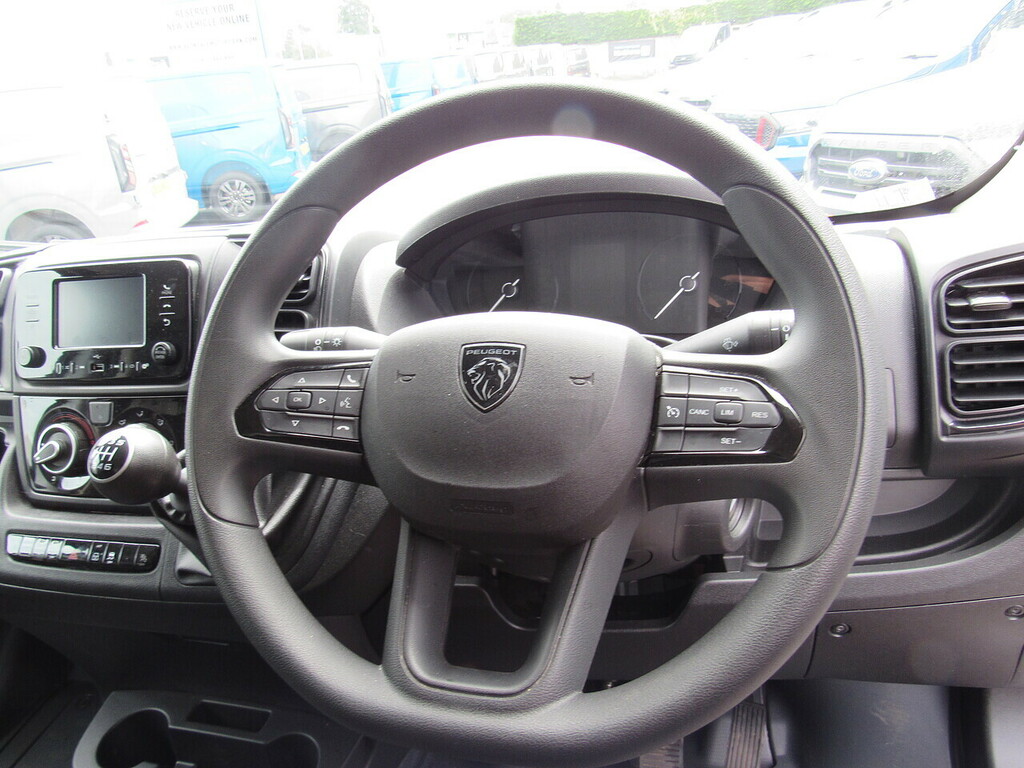 Peugeot Boxer 2.2 Bluehdi 335 Professional Panel Van White #13